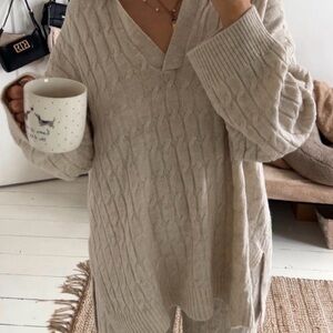 H&M Beige V-Neck Cable Knit Sweater